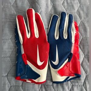 NWOT Youth Large receiver gloves Nike